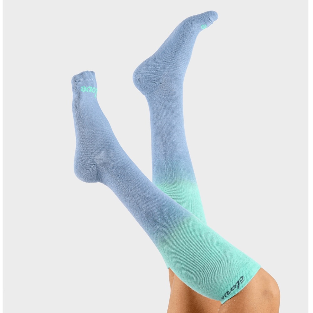 NWT | Clove Compression Socks Ocean Fade | Sz M - Picture 2 of 3